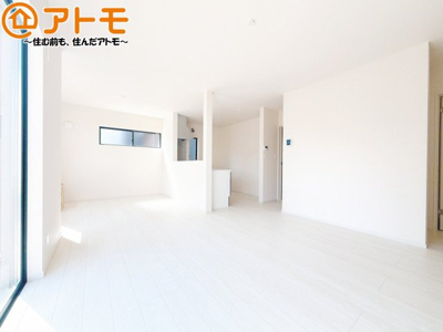 【居間・リビング】 | 駿河区下川原六丁目13期　新築戸建　1号棟 | 家族団らんのイメージは、リビングを思い浮かべませんか？リビングこそ広々としたお部屋が良いですね♪
