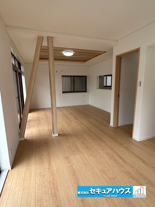 名古屋市緑区旭出2丁目　中古住宅の居間・リビング|【LDK】
◆家族揃ってリビングで過ごすお休みの日が、楽しみになる場所となることでしょう。
リフォームして新しくなりました‼