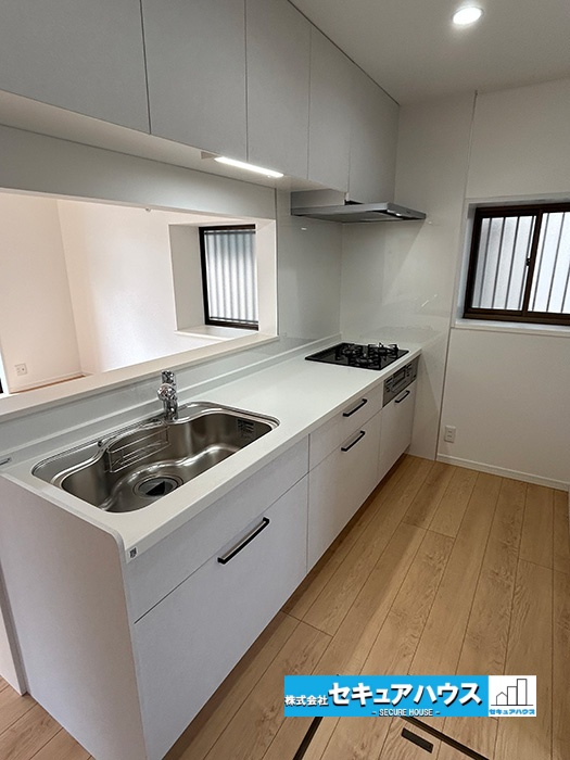 名古屋市緑区旭出2丁目　中古住宅のキッチン|【キッチン】
◆対面式のオープンキッチンは、家事をしながら家族の様子が一目でわかる安心＆便利設備♪
リフォームして新しくなりました‼