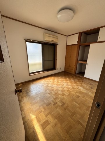 上植野町樋爪戸建て住宅の洋室|２階西側の洋室です。