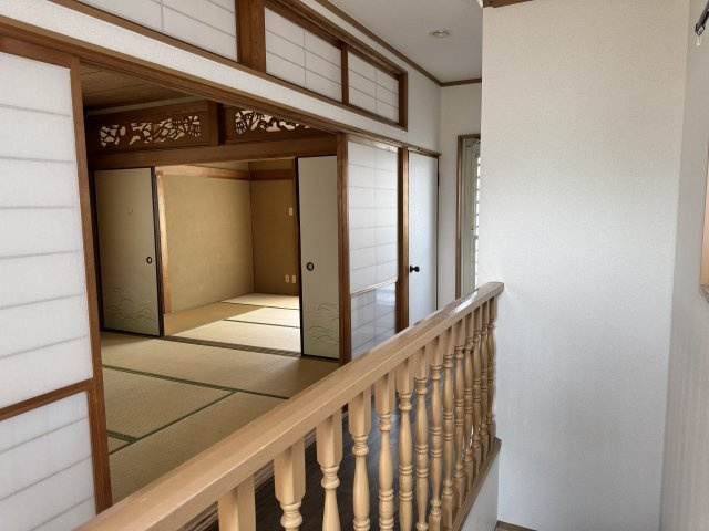 上植野町樋爪戸建て住宅の和室|２階廊下から見た和室