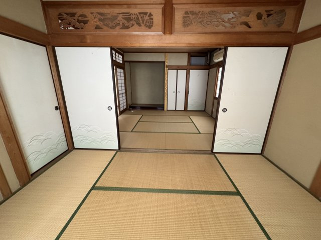 上植野町樋爪戸建て住宅の和室|６帖+6帖の続き間です。