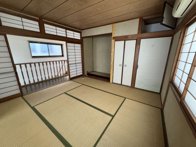 上植野町樋爪戸建て住宅の和室|床の間、押入、仏間があります