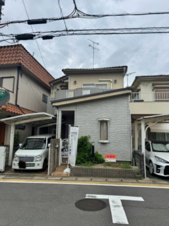上植野町樋爪戸建て住宅の外観|前面道路含む現地写真です