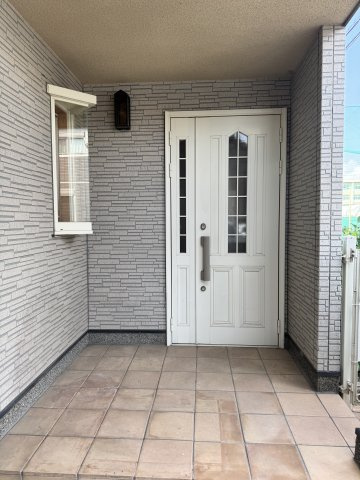 上植野町樋爪戸建て住宅の玄関|ゆったりとした玄関です