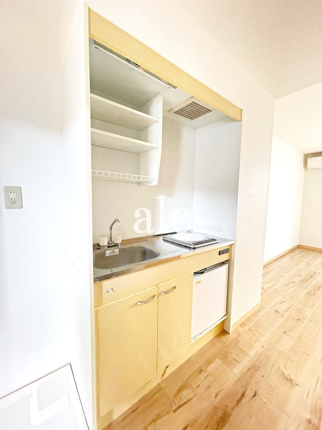 練馬区練馬１丁目のアパートのキッチン|広めのキッチン、IHはお手入れが簡単です。