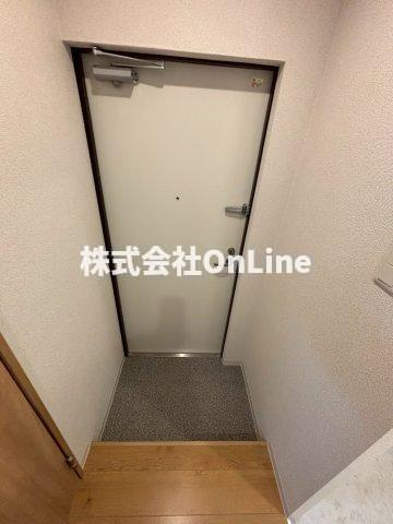 ソリティア桃谷の玄関