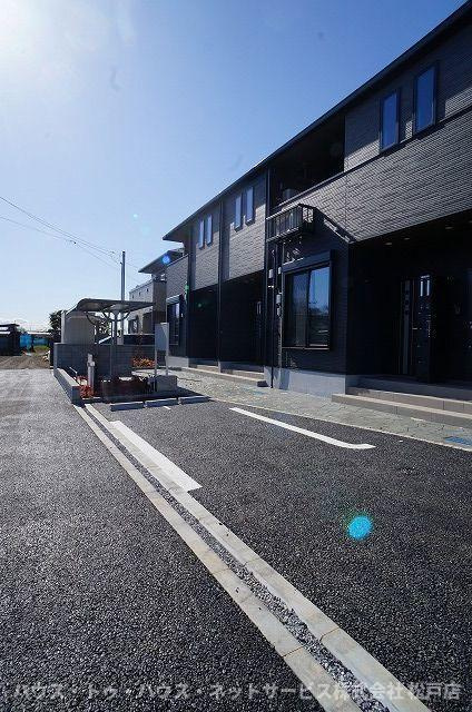 メゾン初富の駐車場