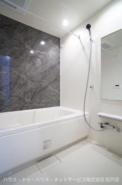 メゾン初富の浴室