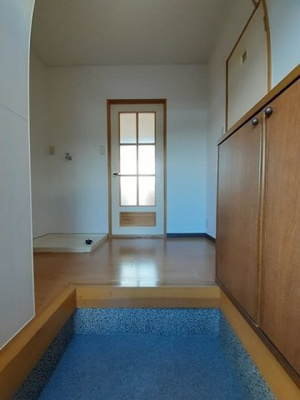 【玄関】 | サン・ラヴィアンＢ