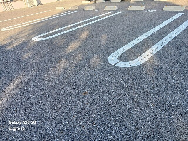 ゆりの木・Ⅵの駐車場