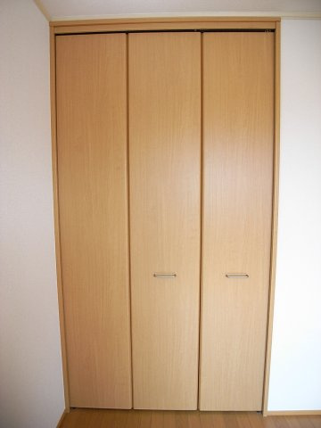 ベルパークＡ・Ｂの収納|南側6帖洋室収納