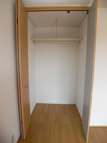 ベルパークＡ・Ｂの収納|南側6帖洋室収納