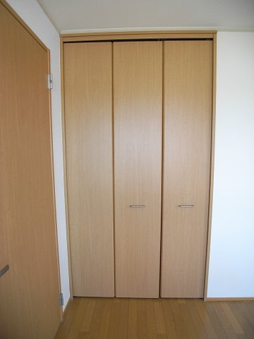 ベルパークＡ・Ｂの収納|北側6帖洋室収納