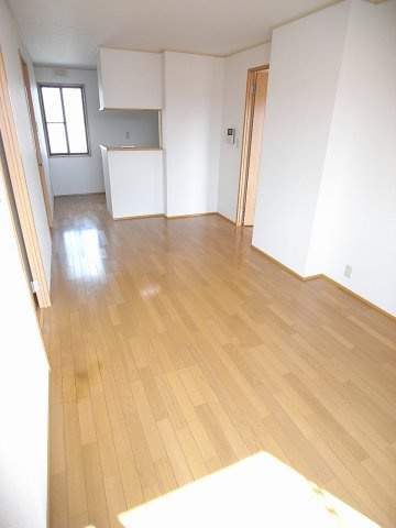 ベルパークＡ・Ｂの居間・リビング|LDK12帖