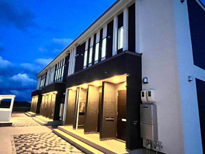 【外観】 | ラ・ポーズ | 外観写真（夜）