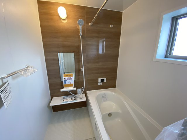 ◆◆必ずもらえる！選べる！キャンペーン実施中♪◆◆　☆平泉崎第8／2号棟☆　の浴室|◆ユニットバスの写真です◆　毎日の疲れを癒す広々とした浴室は、足を伸ばしてゆっくりとくつろげます♪　好きな音楽を聴いたり、動画を見たり、半身浴をして　自分だけの癒し時間が楽しめますね！

