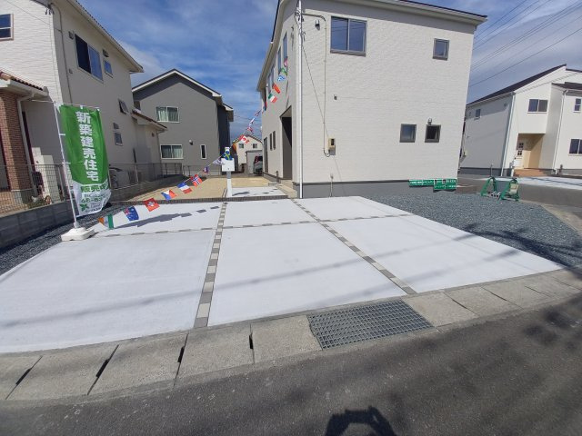 ◆◆必ずもらえる！選べる！キャンペーン実施中♪◆◆　☆平泉崎第8／2号棟☆　の駐車場|◆カースペースの写真です◆
陽当りの良い駐車場は週末の洗車も快適です♪お車の他にも、自転車をとめられそうなスペースもございます。
