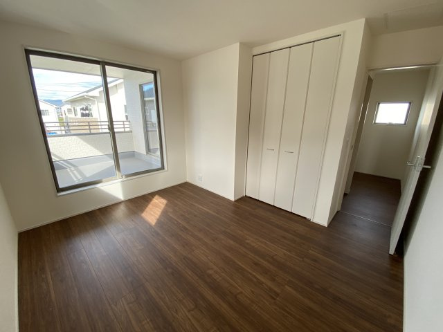 ◆◆必ずもらえる！選べる！キャンペーン実施中♪◆◆　☆平泉崎第8／2号棟☆　の洋室|◆居室の写真です◆　柔らかい陽光が差し込む明るいお部屋を演出☆　使い勝手の良い間取りなので、ご家族の状況の変化にも耐えられますね。


