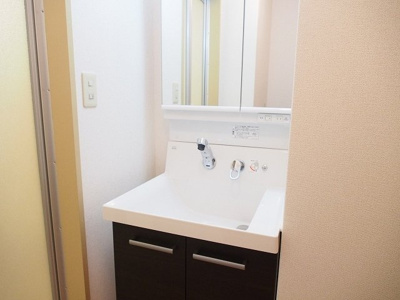 【洗面所】 | リバーサイドクラタニ | スペースが確保できる洗面所です