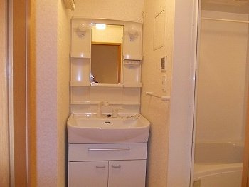 【洗面所】 | エメラルド雅Ⅲ | 使いやすい洗面所です