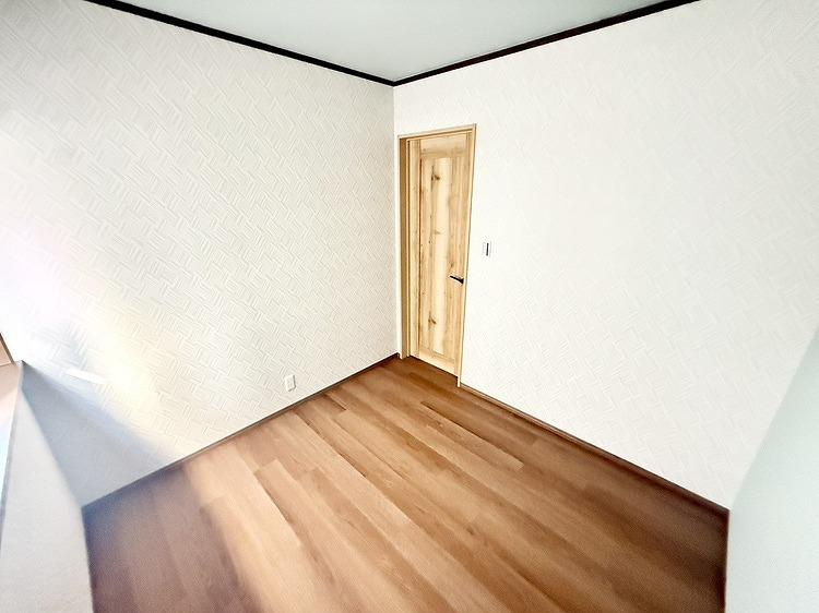 大久保町5丁目　中古一戸建ての子供部屋|洋室4.5帖
■物件内覧・資金計画相談・住宅ローン相談、リフォーム相談、お問合せ受付中■
※当日・翌日のご内覧、ご相談はお電話でのお問合せがスムーズです！