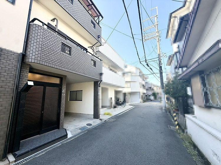 大久保町5丁目　中古一戸建ての前面道路含む現地写真|■物件内覧・資金計画相談・住宅ローン相談、リフォーム相談、お問合せ受付中■
※当日・翌日のご内覧、ご相談はお電話でのお問合せがスムーズです！
