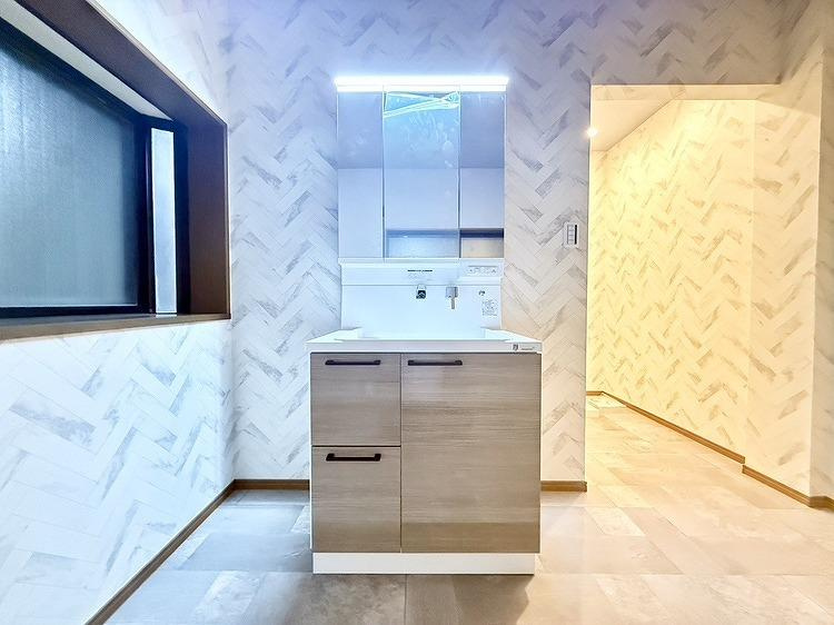 大久保町5丁目　中古一戸建ての独立洗面台|シャワー付き洗面化粧台
■物件内覧・資金計画相談・住宅ローン相談、リフォーム相談、お問合せ受付中■
※当日・翌日のご内覧、ご相談はお電話でのお問合せがスムーズです！