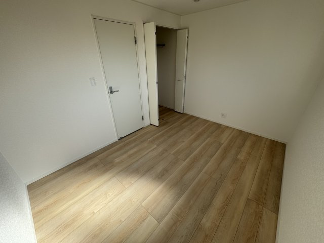 久留米市高三潴　新築戸建ての洋室