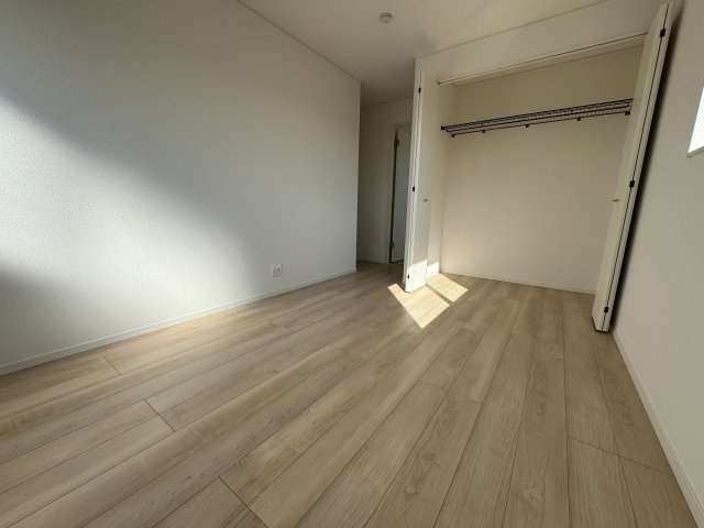 久留米市高三潴　新築戸建ての洋室