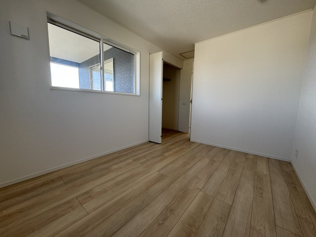 久留米市高三潴　新築戸建ての洋室