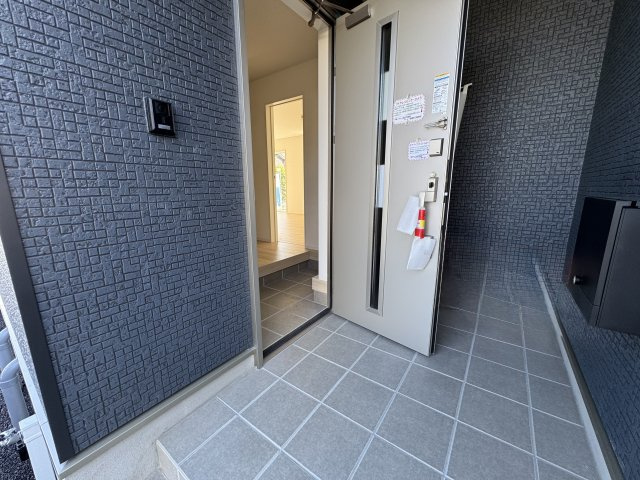 久留米市高三潴　新築戸建ての玄関