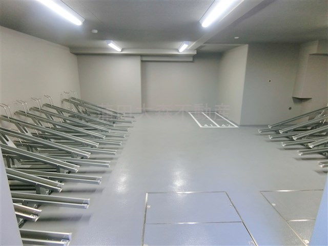 ガリシア千鳥町Ⅱのその他共用部分|屋根付きラック式の駐輪場