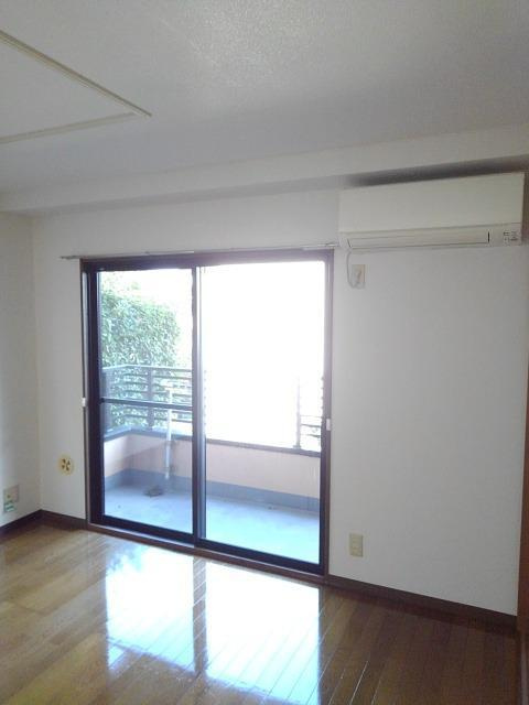 ヒルサイドビューの居間・リビング