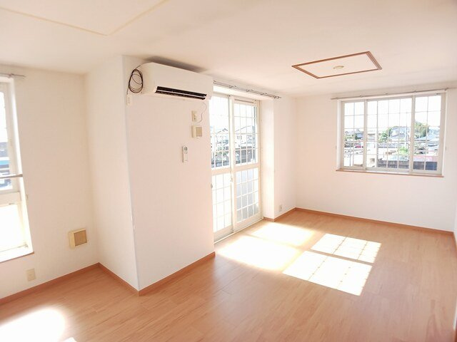 ベルソレイユの居間・リビング|こちらのリビングで趣味の時間をお楽しみください