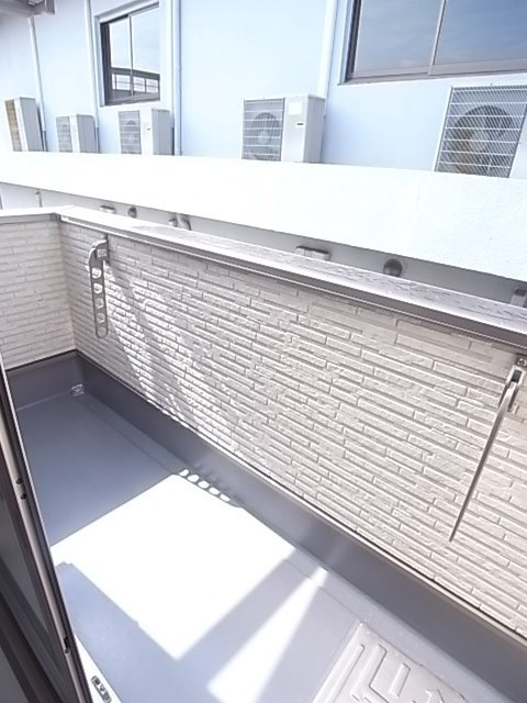 アズール尼崎のバルコニー