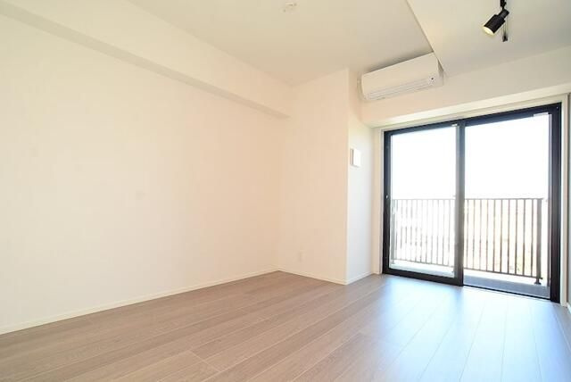 グランドコンシェルジュ池袋本町イーストの居間・リビング