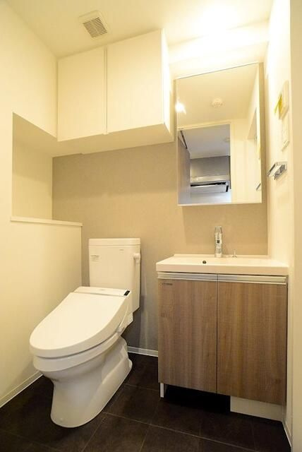 グランドコンシェルジュ池袋本町イーストの洗面所