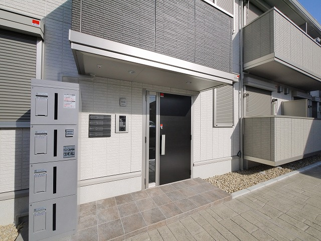 Nexus山中のエントランス|落ち着いたエントランスです