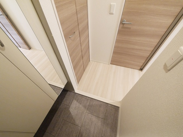 Nexus山中の玄関|明るい玄関です