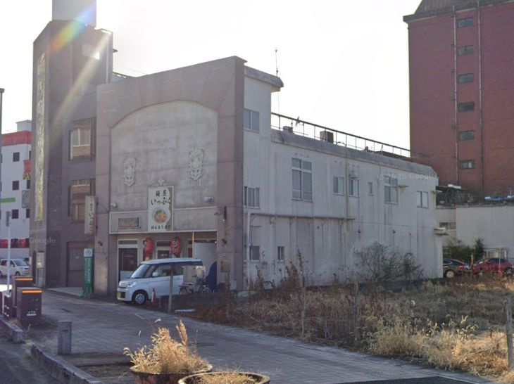 都城市栄町のビルの外観