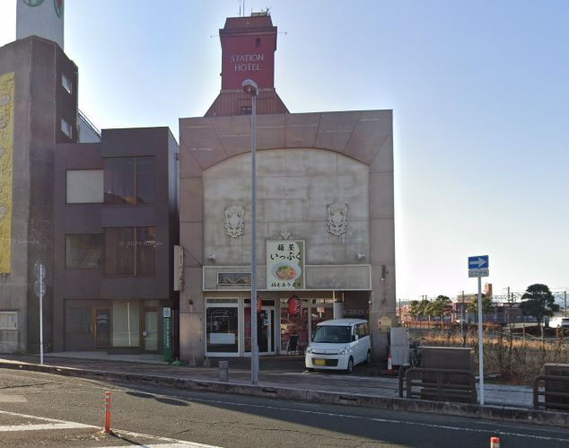 都城市栄町のビルの外観