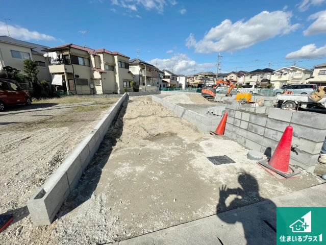 相楽郡精華町菱田東川原　新築一戸建ての外観|周辺は落ち着いた街並みの住宅地！子育てがしやすい住環境です！まだ未完成ですが、現地でしかわからない事もございます。是非一度ご覧ください。
