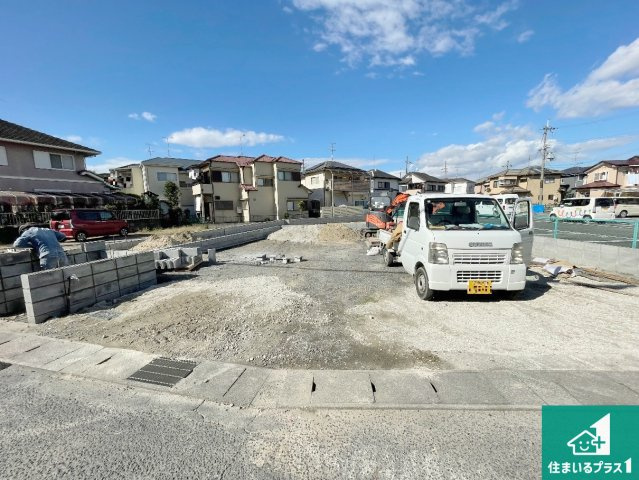 相楽郡精華町菱田東川原　新築一戸建ての外観|周辺は落ち着いた街並みの住宅地！子育てがしやすい住環境です！まだ未完成ですが、現地でしかわからない事もございます。是非一度ご覧ください。