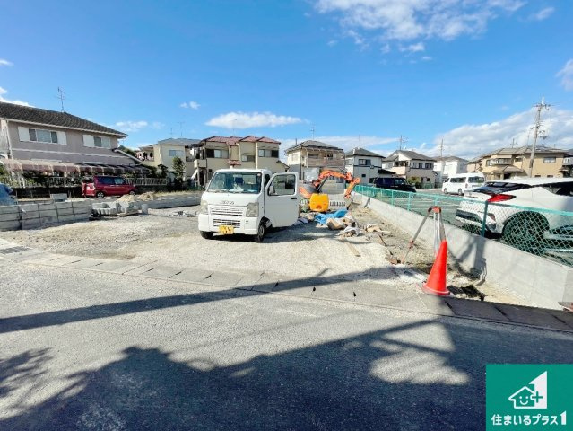 相楽郡精華町菱田東川原　新築一戸建ての外観|周辺は落ち着いた街並みの住宅地！子育てがしやすい住環境です！まだ未完成ですが、現地でしかわからない事もございます。是非一度ご覧ください。