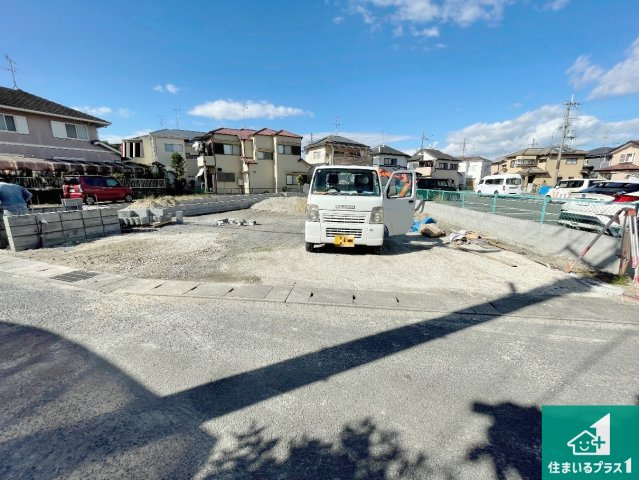 相楽郡精華町菱田東川原　新築一戸建ての外観|周辺は落ち着いた街並みの住宅地！子育てがしやすい住環境です！まだ未完成ですが、現地でしかわからない事もございます。是非一度ご覧ください。
