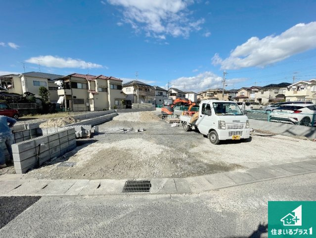 相楽郡精華町菱田東川原　新築一戸建ての外観|周辺は落ち着いた街並みの住宅地！子育てがしやすい住環境です！まだ未完成ですが、現地でしかわからない事もございます。是非一度ご覧ください。