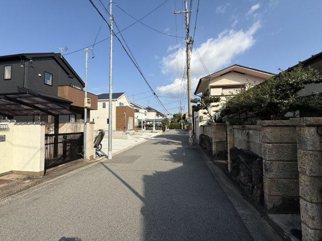 堺市東区大美野2号地　新築一戸建ての前面道路含む現地写真