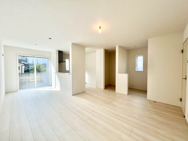 堺市東区大美野2号地　新築一戸建ての居間・リビング