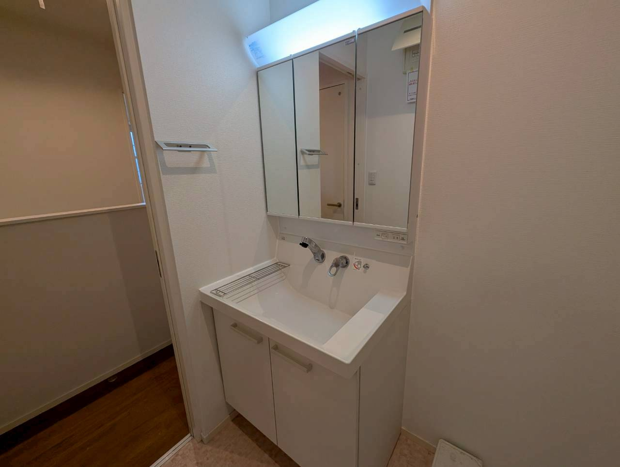 マ・メゾン川西の独立洗面台